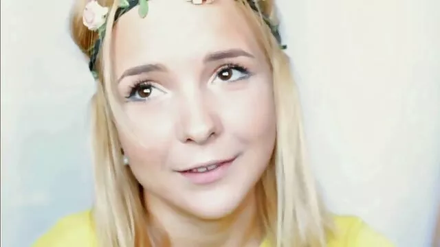 Shay Fox ingyen érett sex anális szex lovaglás közben a fordított lovagló helyzetben.