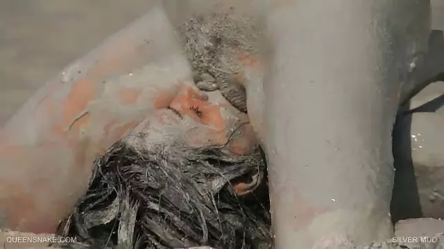 a sovány érett amatőr szex lánynak 20 képe van.