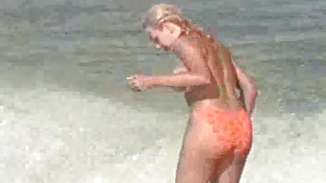 Szex felesége kurva szar két férfi két kakas, férje erett sex videok teszi videó