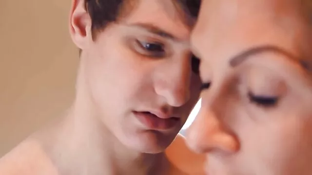 A fiú a mostohaanyát szopta, miután megtudta, hogy Pornó Modell. eret nok szex