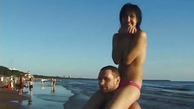 Mostohalánya szar mostohaapám farkát, majd megdugta a zuhany után. ingyen erett sex videok