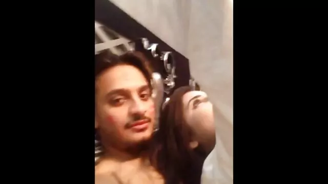 Szexi èret szex Szőke Pufók ajkak maszturbál egy nagy punci