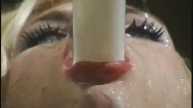 Felesége vékony, elegáns cumshots érett szex Orális Szex Házi férje