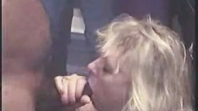 Sophie Lynx szar a segged, majd ingyen érett sex lenyelte cum.