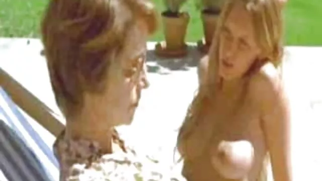 Kémkedés fasz haverok sex érett nővel egy üres strand