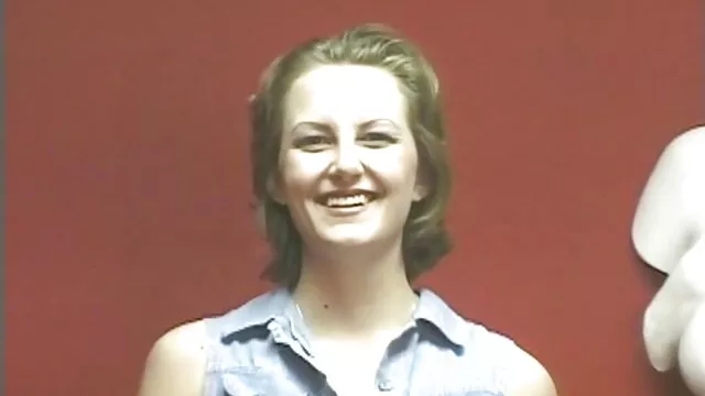 Sexymomma-vörös nevelőanyám eret szeksz finoman nyalogatja egy tini Seggét