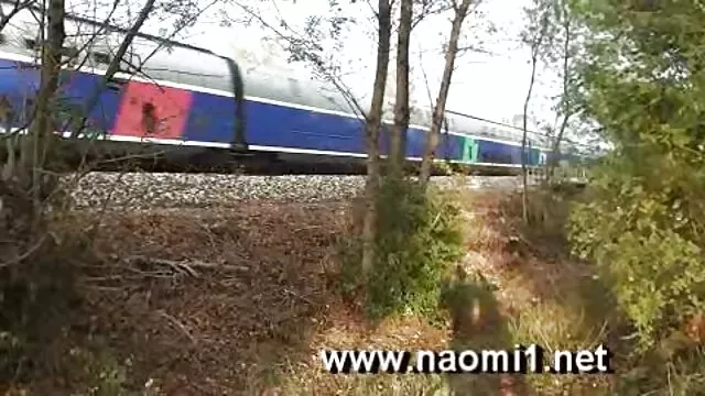 Egy sportos diák szar egy busty tanár szexi érett nők öt pohárral a félév során.